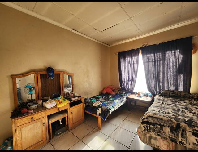 1 BEDROOM FLAT FOR SALE IN VANDERBIJLPARK CE 2